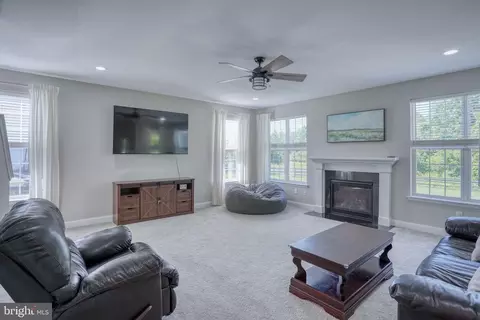 Living - 549 Aviemore Dr, Townsend, DE 19734 photo 2 of 3