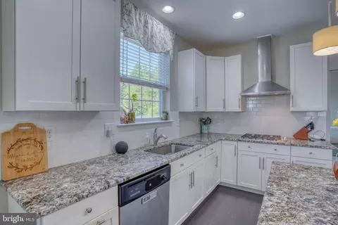 Kitchen - 549 Aviemore Dr, Townsend, DE 19734 photo 2 of 2