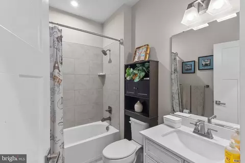 Entry Way - 116 Torrey Dr, Newark, DE 19702 photo 11 of 11