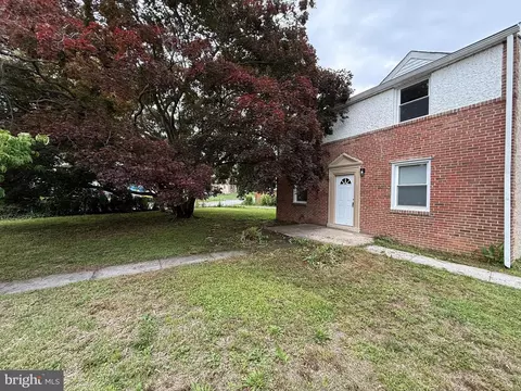 175 Riverview Dr, New Castle, DE 19720