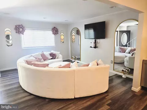 Living - 838 Hasting Ct, Newark, DE 19702 photo 1 of 1