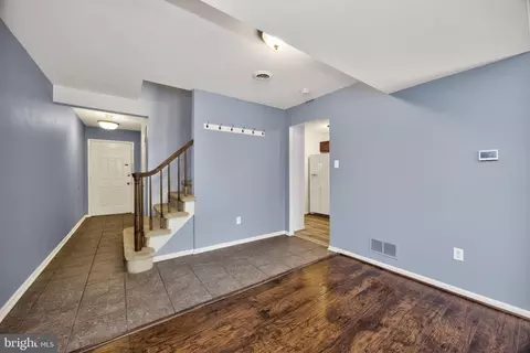 Entry Way - 134 E Green Valley Cir, Newark, DE 19711 photo 2 of 3