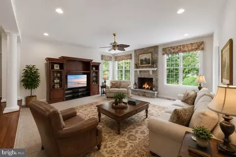 Living - 17 Waterton Dr, Bear, DE 19701 photo 2 of 5