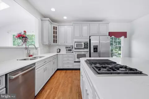 Kitchen - 17 Waterton Dr, Bear, DE 19701 photo 2 of 6