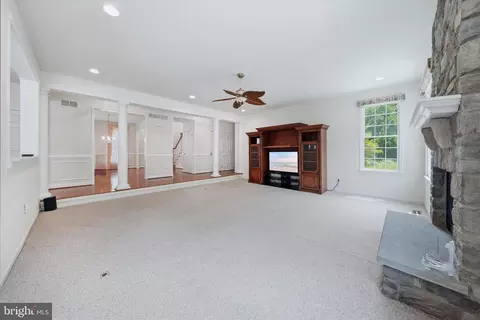 Living - 17 Waterton Dr, Bear, DE 19701 photo 2 of 5