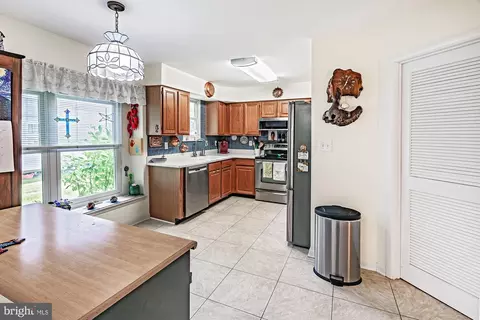 Kitchen - 482 Granger Dr, Bear, DE 19701 photo 1 of 2