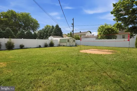 Exterior - 413 Blackstone Rd, Newark, DE 19713 photo 8 of 10