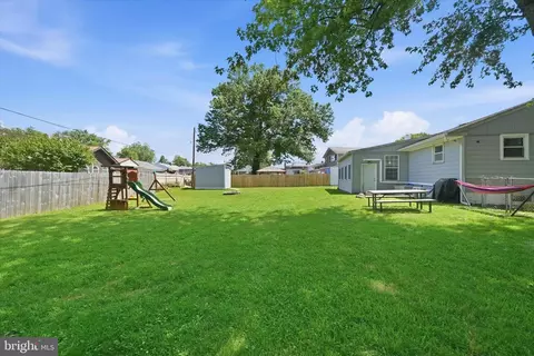 Exterior - 2 Spring Lake Dr, Newark, DE 19711 photo 6 of 6