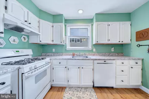Kitchen - 2 Spring Lake Dr, Newark, DE 19711 photo 1 of 2