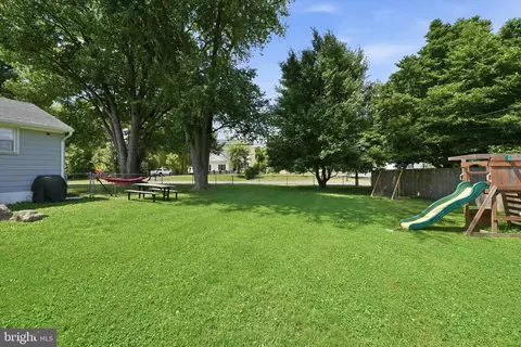 Exterior - 2 Spring Lake Dr, Newark, DE 19711 photo 5 of 6