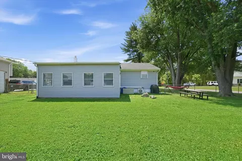 Exterior - 2 Spring Lake Dr, Newark, DE 19711 photo 3 of 6