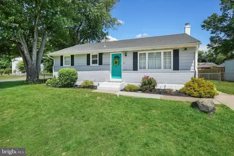 Exterior - 2 Spring Lake Dr, Newark, DE 19711 photo 1 of 6