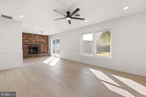 Living - 3 Queens Way, Newark, DE 19713 photo 5 of 5