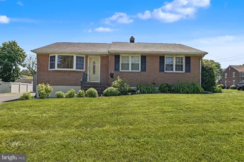 105 Macarthur Dr, Wilmington, DE 19804