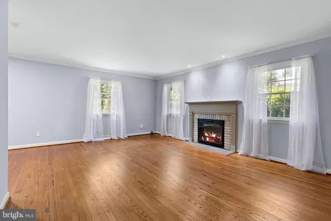 Living - 504 Apple Rd, Newark, DE 19711 photo 3 of 12