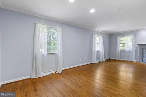Living - 504 Apple Rd, Newark, DE 19711 photo 7 of 12