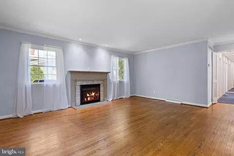 Living - 504 Apple Rd, Newark, DE 19711 photo 2 of 12