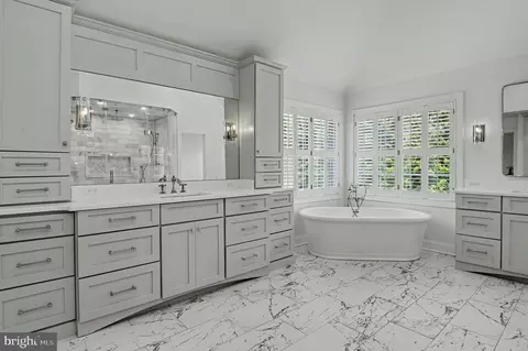 Bath - 110 Sunway Dr, Newark, DE 19711 photo 1 of 11