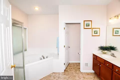 Bath - 529 Ginn St, Townsend, DE 19734 photo 3 of 3