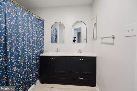 Bath - 143 Mendel Ct, Bear, DE 19701 photo 1 of 2