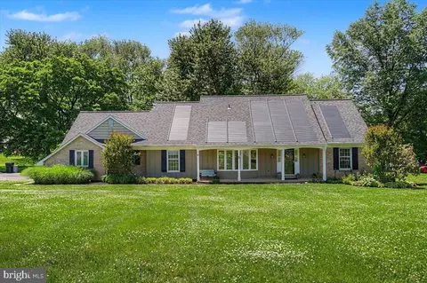 5 Tenby Chase Dr, Newark, DE 19711