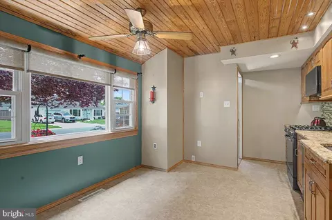 Entry Way - 114 Kenmark Rd, Newark, DE 19713 photo 1 of 3