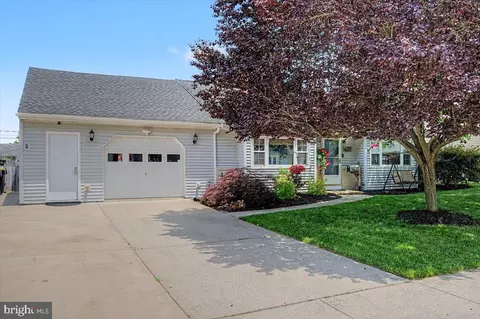 Exterior - 114 Kenmark Rd, Newark, DE 19713 photo 3 of 13