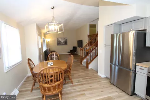Entry Way - 22 Carole Rd, Newark, DE 19713 photo 1 of 3