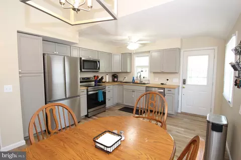 Kitchen - 22 Carole Rd, Newark, DE 19713 photo 1 of 3