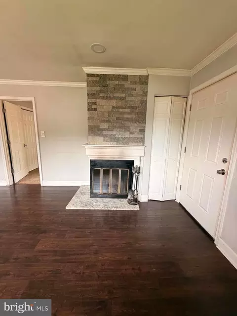 Living - 14 Bach Dr, Newark, DE 19702 photo 2 of 4