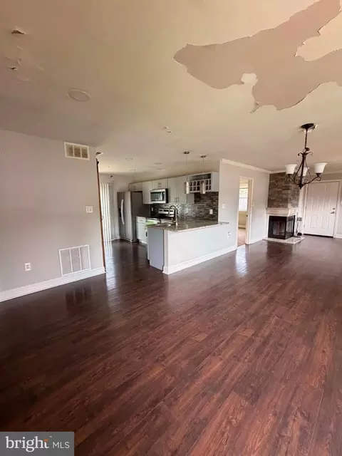 Living - 14 Bach Dr, Newark, DE 19702 photo 3 of 4