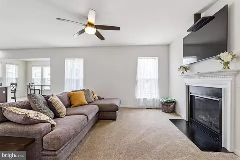 Living - 2 Barcus Ct, Townsend, DE 19734 photo 2 of 2