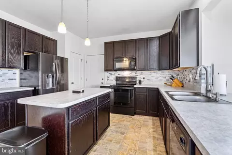 Kitchen - 2 Barcus Ct, Townsend, DE 19734 photo 2 of 3