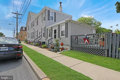 650 W 7th St, New Castle, DE 19720