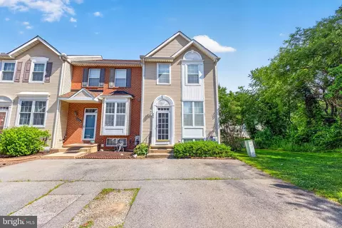 330 Palmerston Ct, Newark, DE 19702