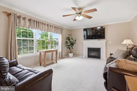 Living - 57 Eaton Pl, Bear, DE 19701 photo 3 of 5