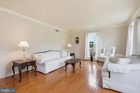Living - 57 Eaton Pl, Bear, DE 19701 photo 2 of 5