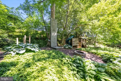 Exterior - 22 Stonebridge Dr, Hockessin, DE 19707 photo 8 of 14