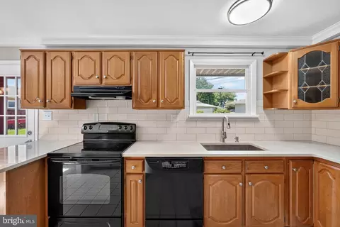 Kitchen - 24 Marlin Dr, Newark, DE 19713 photo 6 of 9