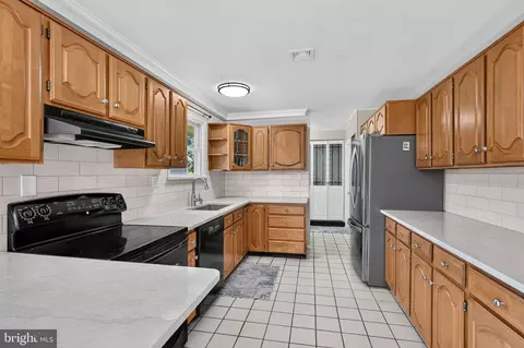 Kitchen - 24 Marlin Dr, Newark, DE 19713 photo 1 of 9