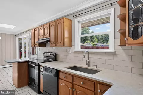 Kitchen - 24 Marlin Dr, Newark, DE 19713 photo 5 of 9