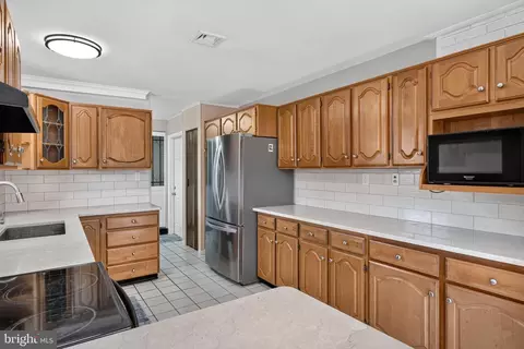 Kitchen - 24 Marlin Dr, Newark, DE 19713 photo 2 of 9