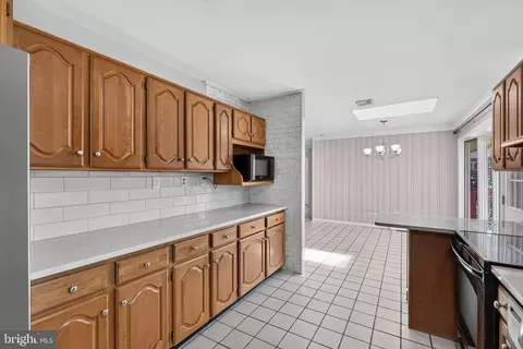 Kitchen - 24 Marlin Dr, Newark, DE 19713 photo 7 of 9