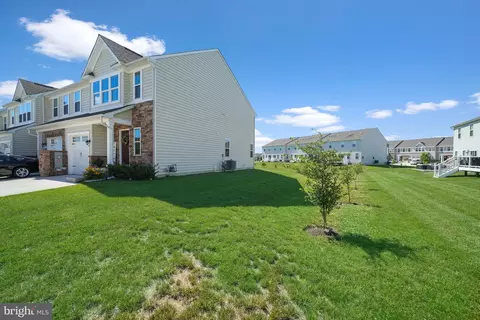 Exterior - 816 Llanelli Dr, Middletown, DE 19709 photo 2 of 7