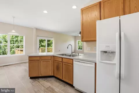 Kitchen - 5 Obsidian Way, Townsend, DE 19734 photo 2 of 2