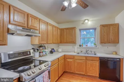 Kitchen - 137 Ratledge Rd, Townsend, DE 19734 photo 2 of 3
