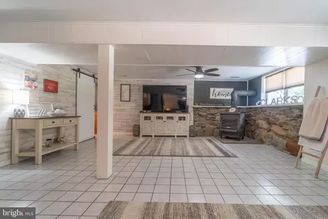 Entry Way - 6 Gloria Ct, Bear, DE 19701 photo 9 of 11
