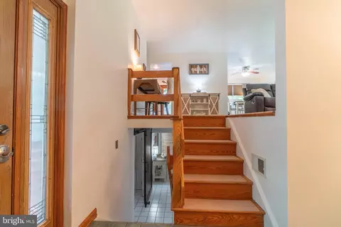 Entry Way - 6 Gloria Ct, Bear, DE 19701 photo 1 of 11