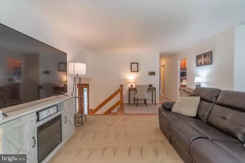 Entry Way - 6 Gloria Ct, Bear, DE 19701 photo 5 of 11
