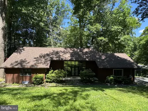 646 Woodview Dr, Hockessin, DE 19707